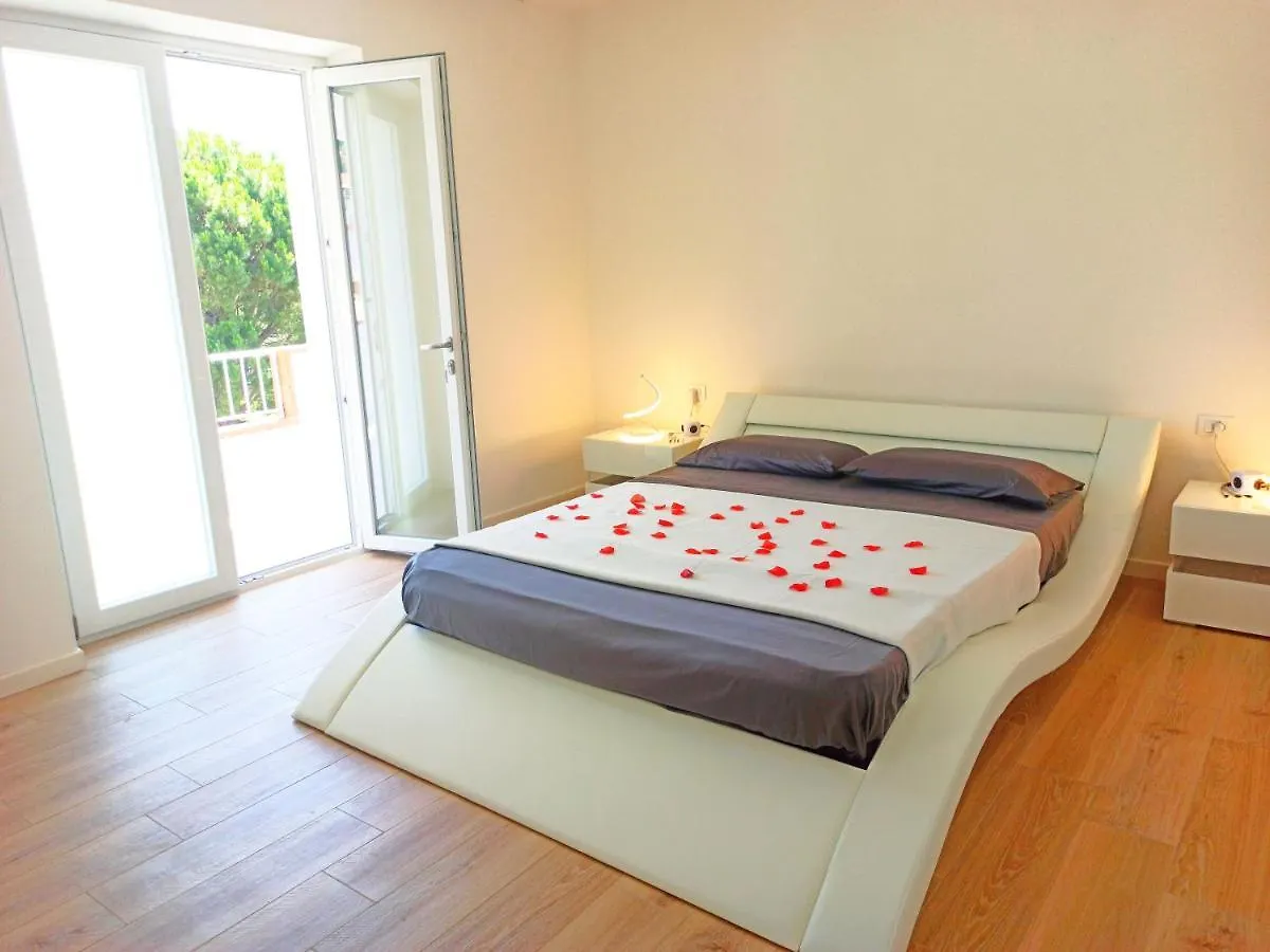 אורוסיי Guest House - La Bella Vita
